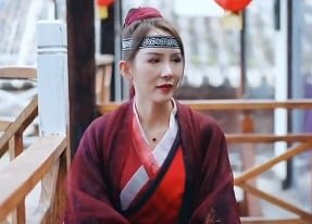 Nữ sinh nhút nhát bị trai lạ đưa lên giường